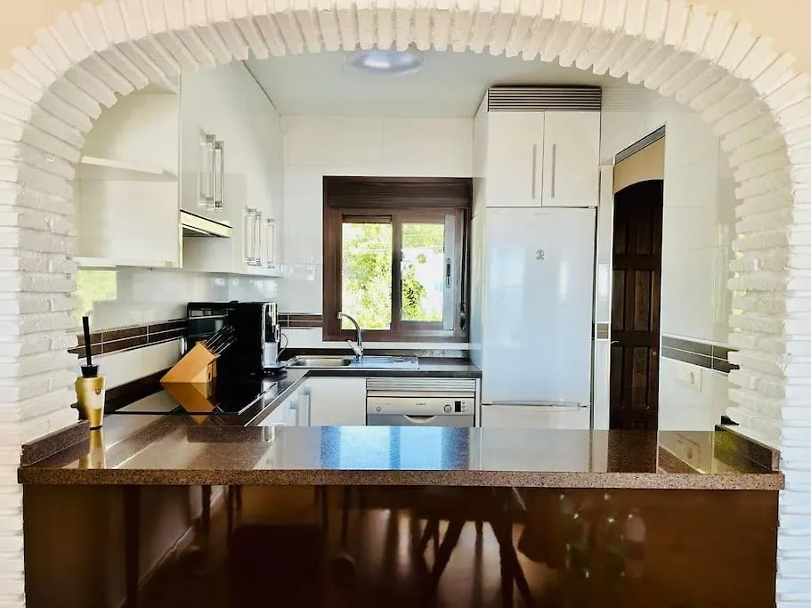 Seaview Apartment בנאלמדנה ספרד